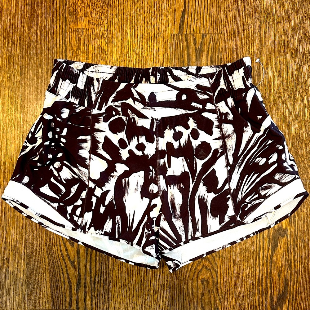 lululemon Hotty Hot  4” Short size 14
NWOT